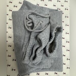 SKIMS Gray Pantsuit. In mint condition too big for me